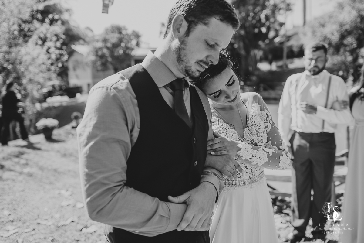 Noivos na cerimônia. Noivos lindos