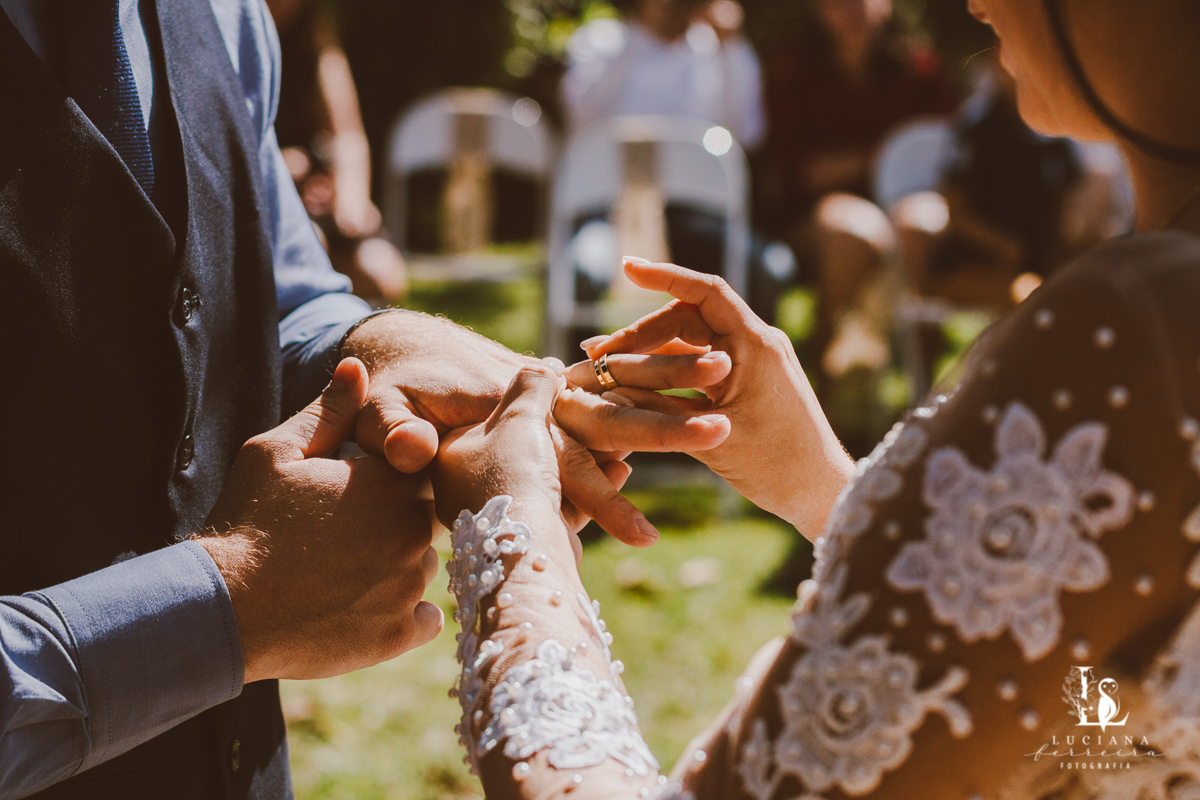 Troca de alianças no casamento