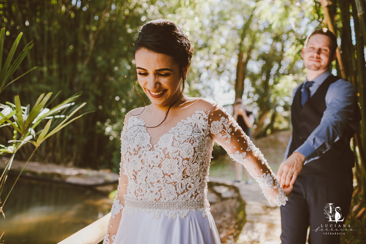 Ensaio pós casamento na natureza com noivos lindos