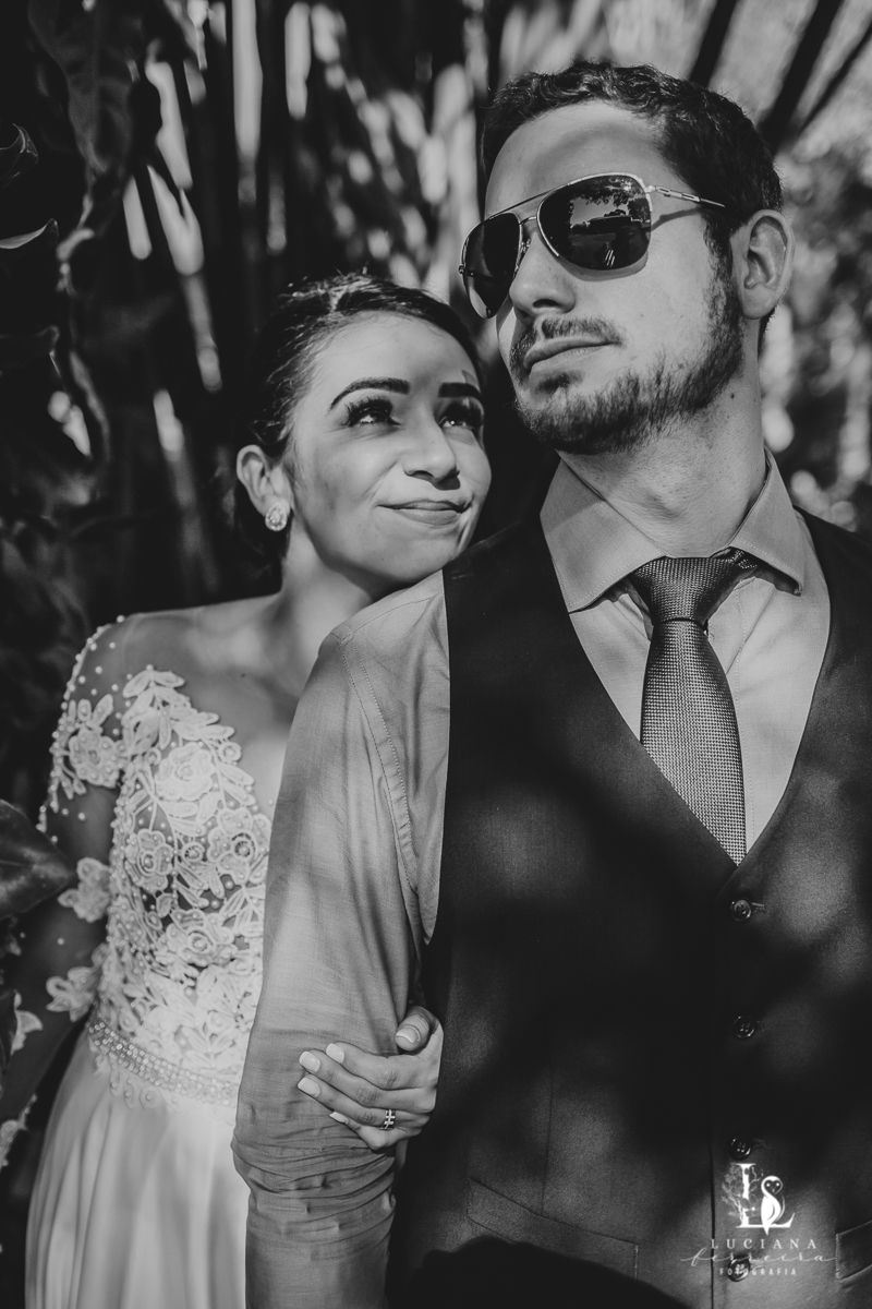 Ensaio pós casamento na natureza com noivos lindos