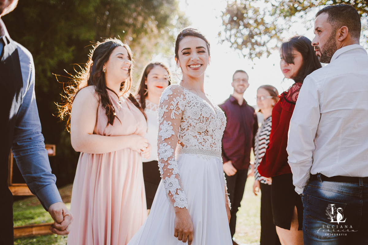 Noiva linda sorrindo