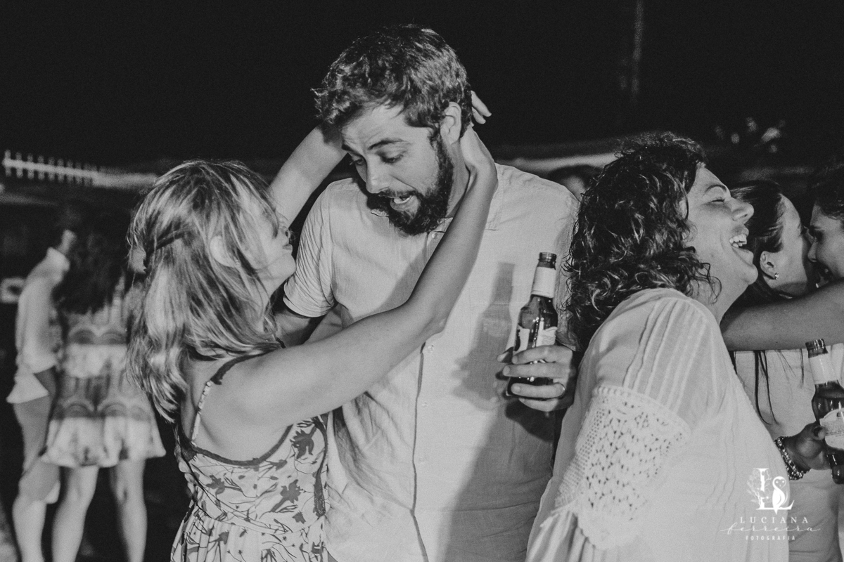 Casamento na praia. Saco do Mamanguá, Paraty. Casamento lindo de mulheres.