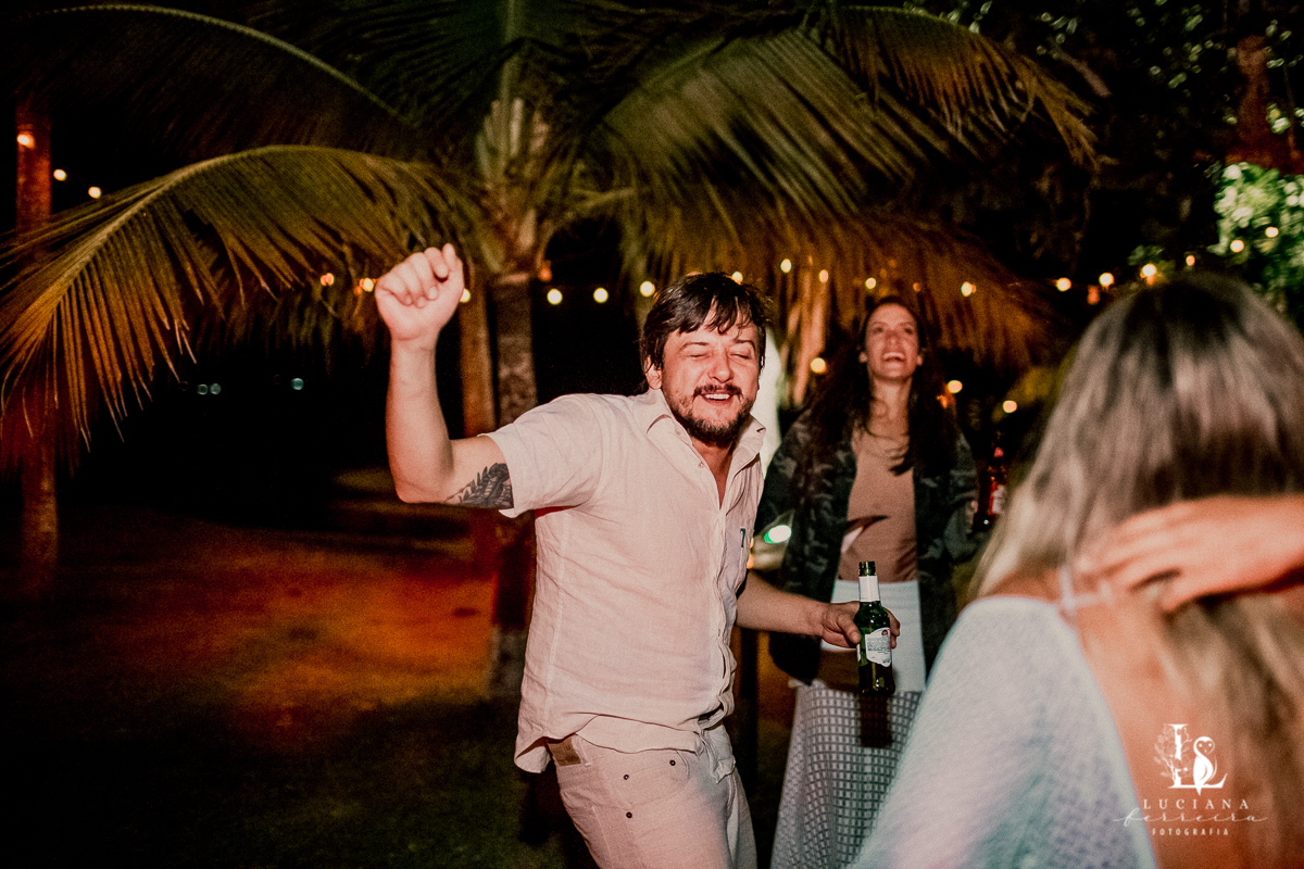 Casamento na praia. Saco do Mamanguá, Paraty. Casamento lindo de mulheres.