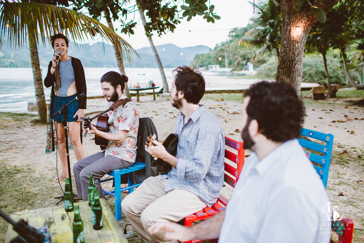 Casamento na praia. Saco do Mamanguá, Paraty. Casamento lindo de mulheres.