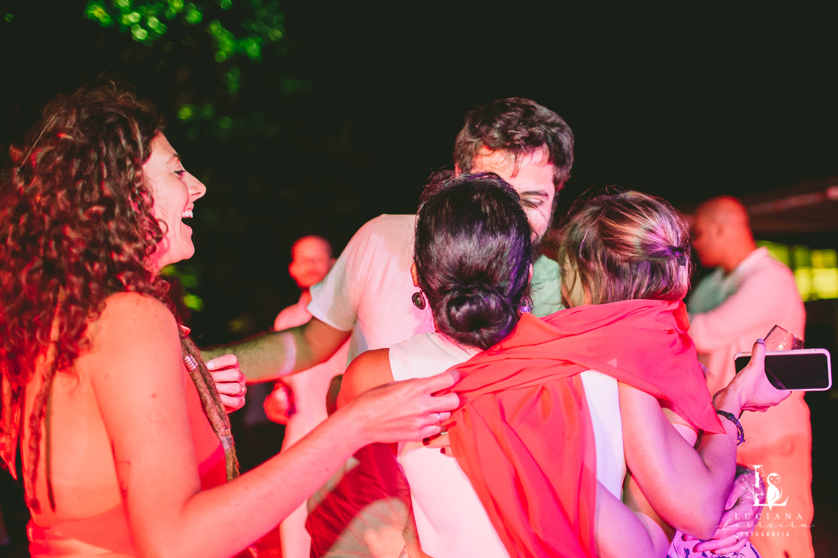 Casamento na praia. Saco do Mamanguá, Paraty. Casamento lindo de mulheres.