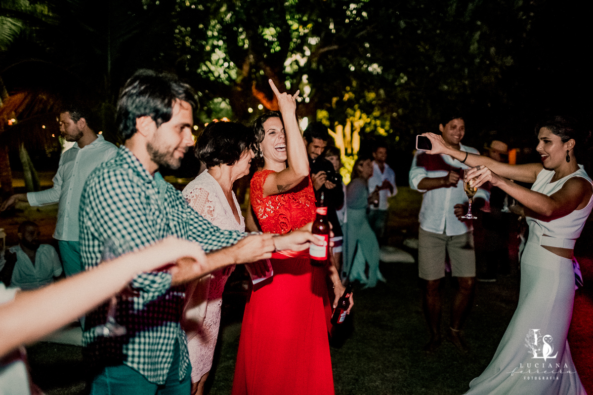 Casamento na praia. Saco do Mamanguá, Paraty. Casamento lindo de mulheres.