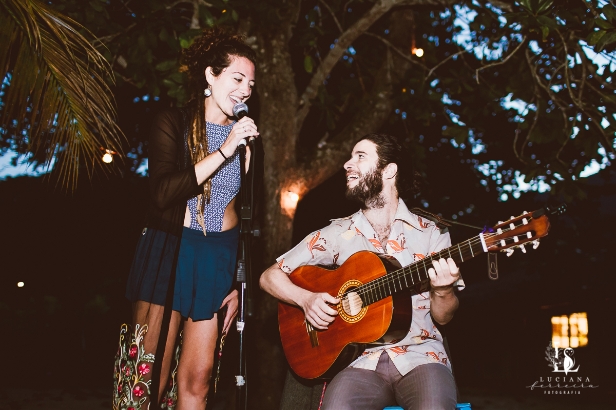Casamento na praia. Saco do Mamanguá, Paraty. Casamento lindo de mulheres.