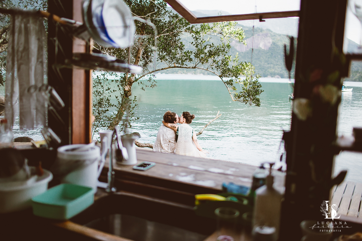Casamento na praia. Saco do Mamanguá, Paraty. Casamento lindo de mulheres.