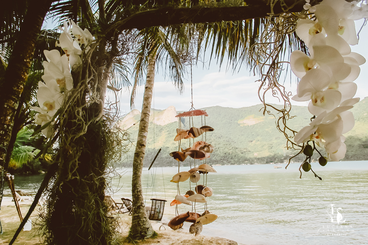 Casamento na praia. Saco do Mamanguá, Paraty. Casamento lindo de mulheres.