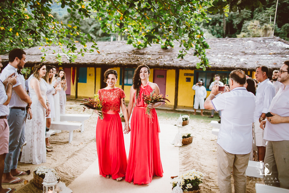 Casamento na praia. Saco do Mamanguá, Paraty. Casamento lindo de mulheres.