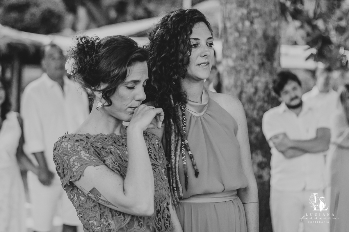 Casamento na praia. Saco do Mamanguá, Paraty. Casamento lindo de mulheres.