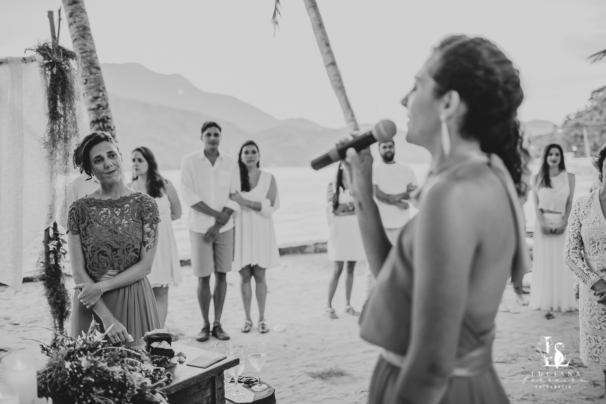 Casamento na praia. Saco do Mamanguá, Paraty. Casamento lindo de mulheres.