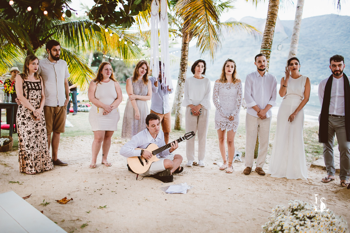 Casamento na praia. Saco do Mamanguá, Paraty. Casamento lindo de mulheres.