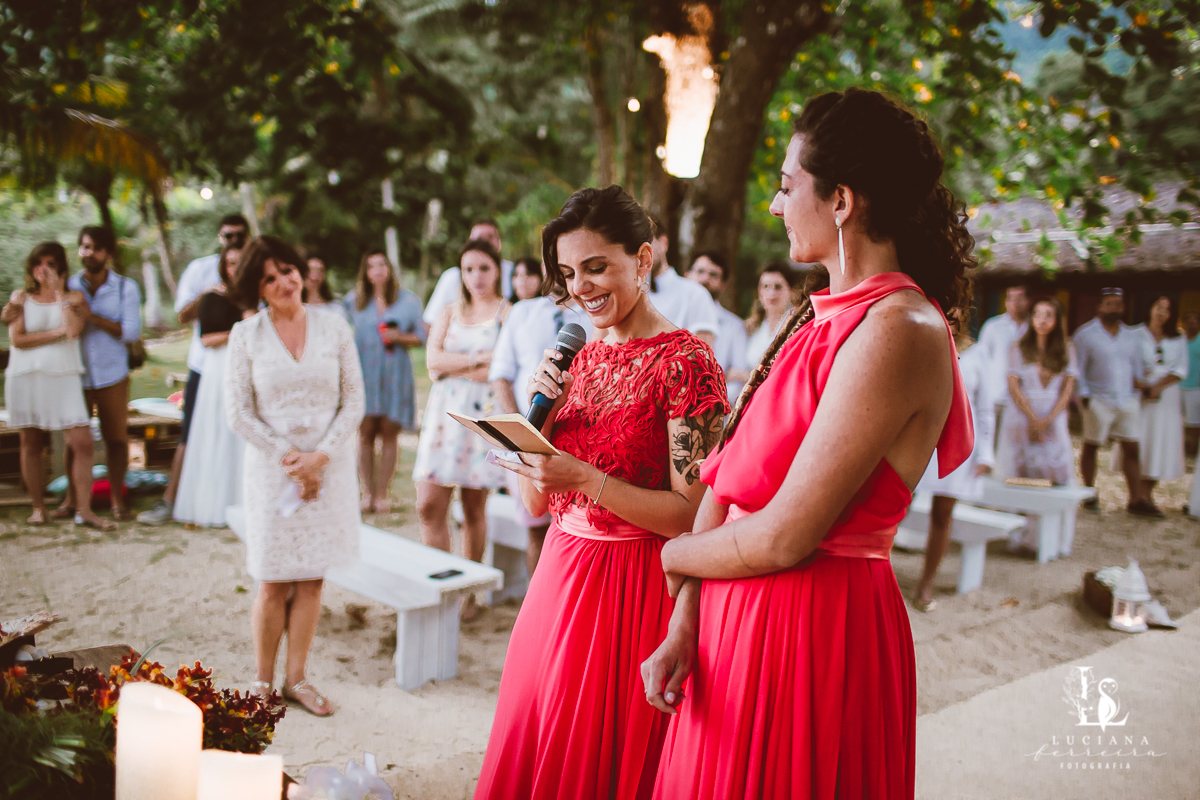 Casamento na praia. Saco do Mamanguá, Paraty. Casamento lindo de mulheres.