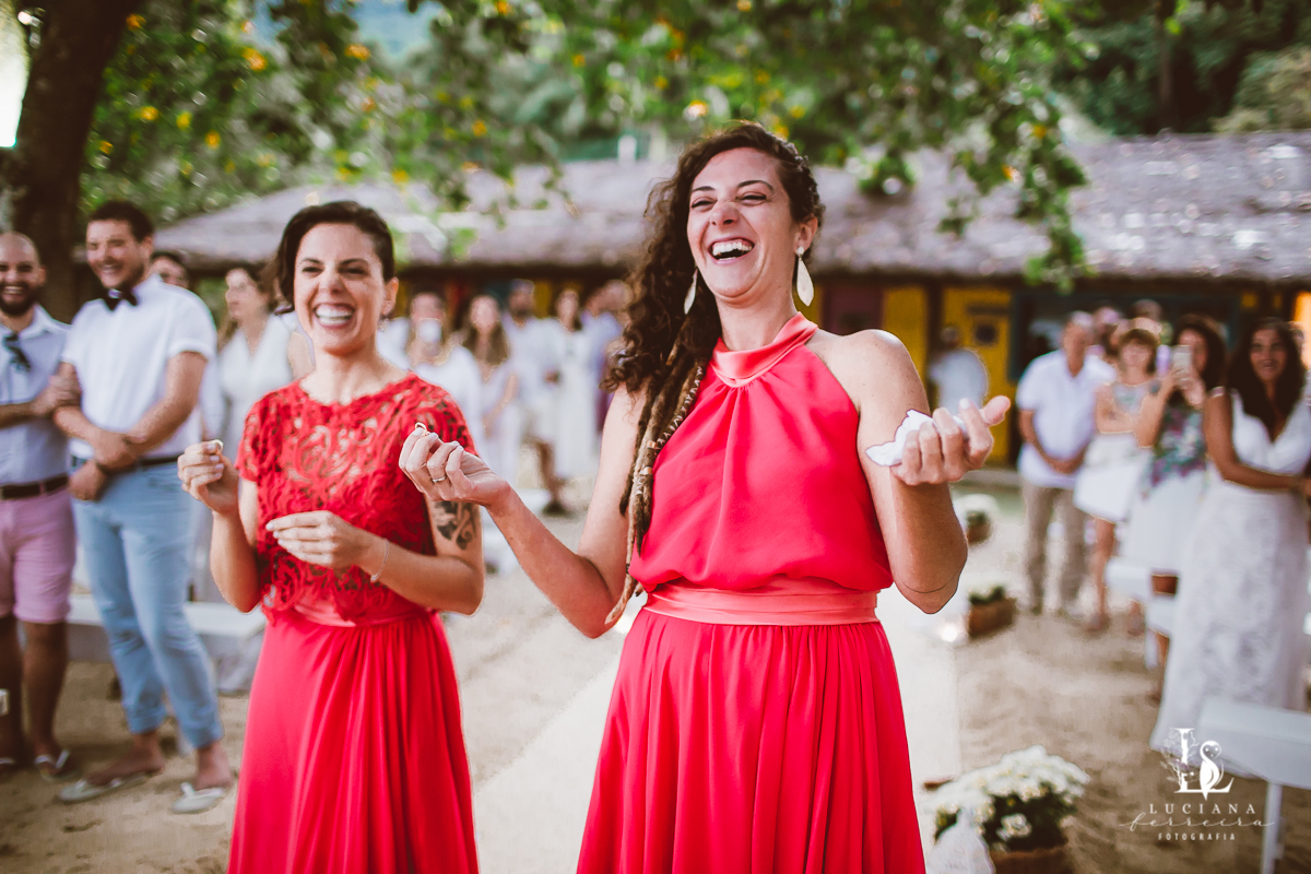 Casamento na praia. Saco do Mamanguá, Paraty. Casamento lindo de mulheres.