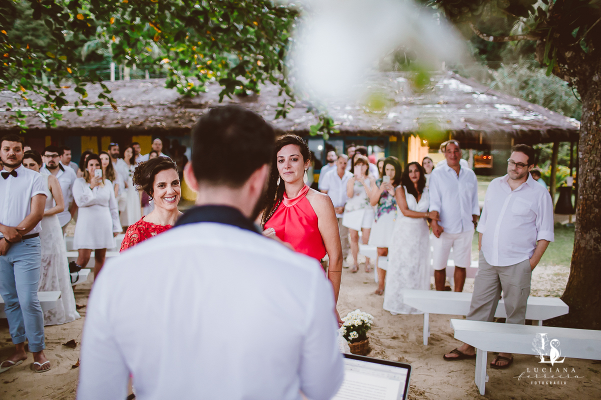 Casamento na praia. Saco do Mamanguá, Paraty. Casamento lindo de mulheres.Casamento na praia. Casamento na praia. Saco do Mamanguá, Paraty. Casamento lindo de mulheres.