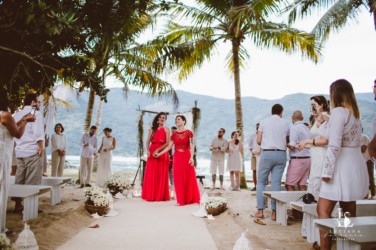 Casamento na praia. Saco do Mamanguá, Paraty. Casamento lindo de mulheres.