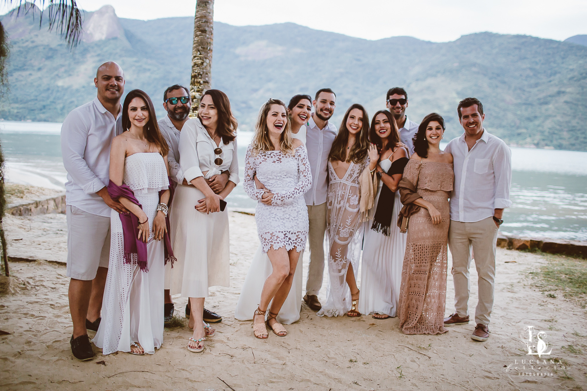 Casamento na praia. Saco do Mamanguá, Paraty. Casamento lindo de mulheres.