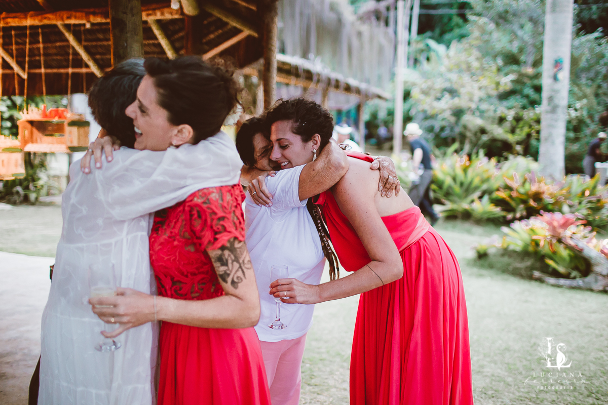 Casamento na praia. Saco do Mamanguá, Paraty. Casamento lindo de mulheres.