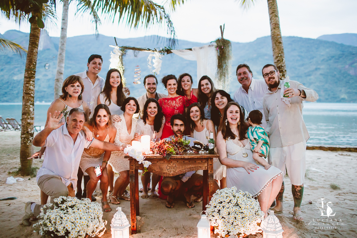 Casamento na praia. Saco do Mamanguá, Paraty. Casamento lindo de mulheres.