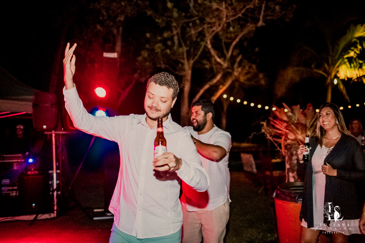 Casamento na praia. Saco do Mamanguá, Paraty. Casamento lindo de mulheres.