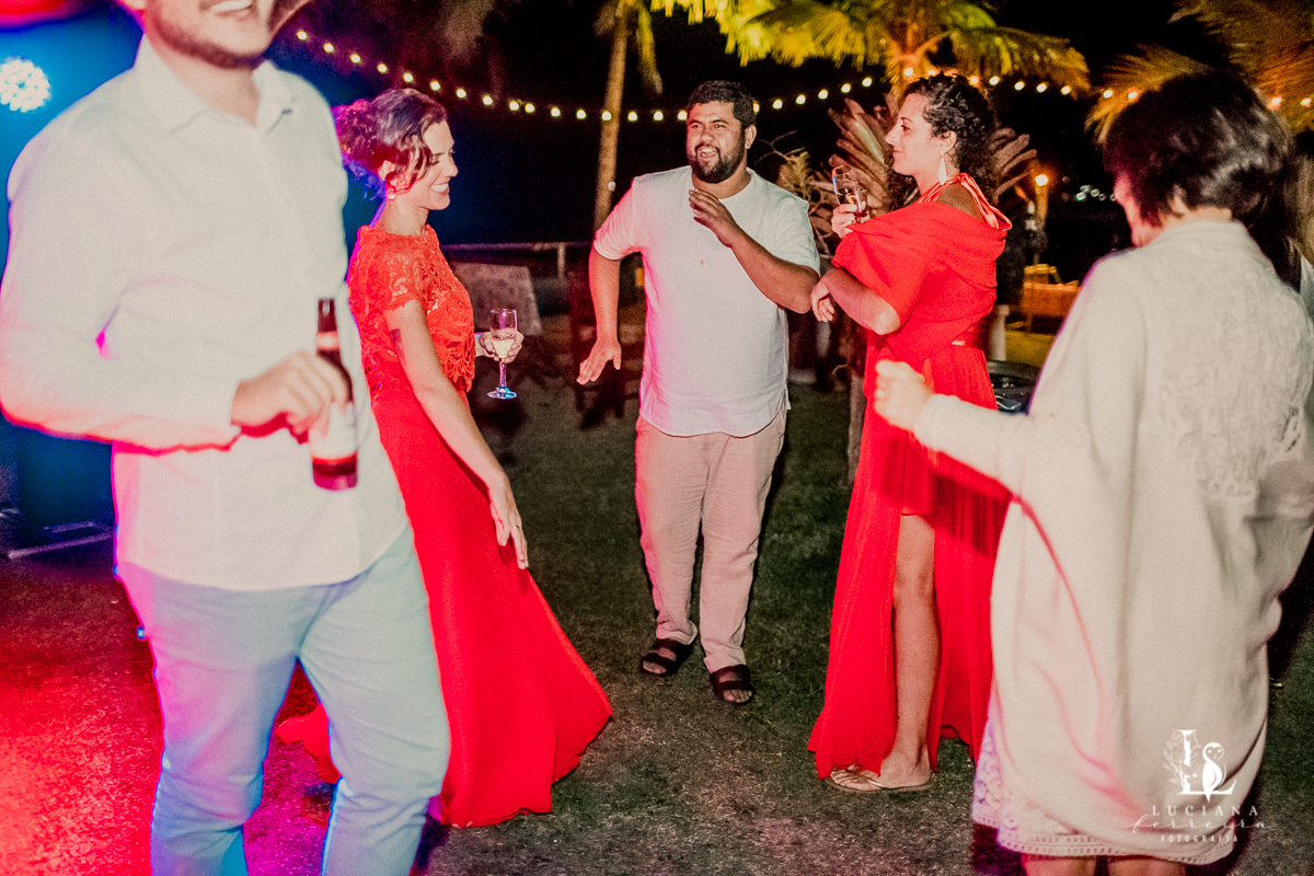Casamento na praia. Saco do Mamanguá, Paraty. Casamento lindo de mulheres.