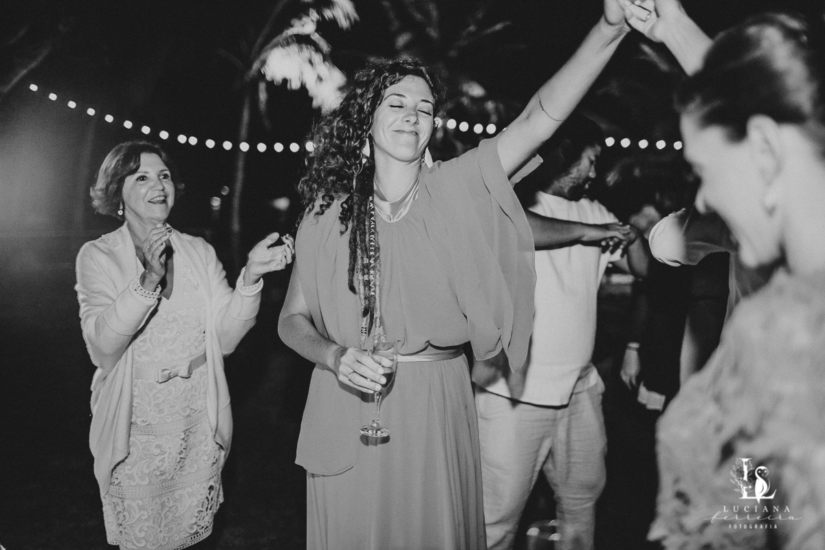 Casamento na praia. Saco do Mamanguá, Paraty. Casamento lindo de mulheres.