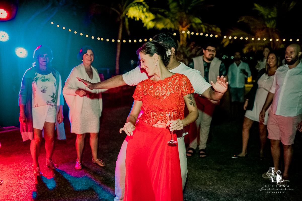 Casamento na praia. Saco do Mamanguá, Paraty. Casamento lindo de mulheres.