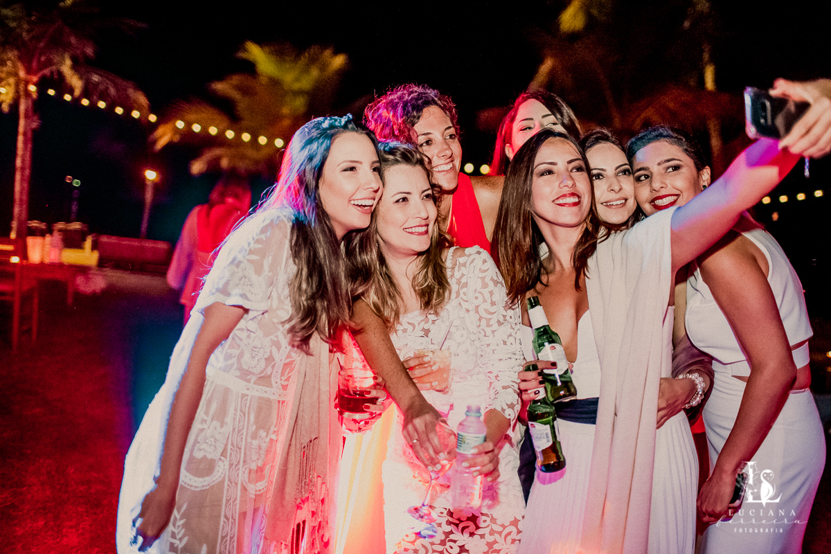 Casamento na praia. Saco do Mamanguá, Paraty. Casamento lindo de mulheres.