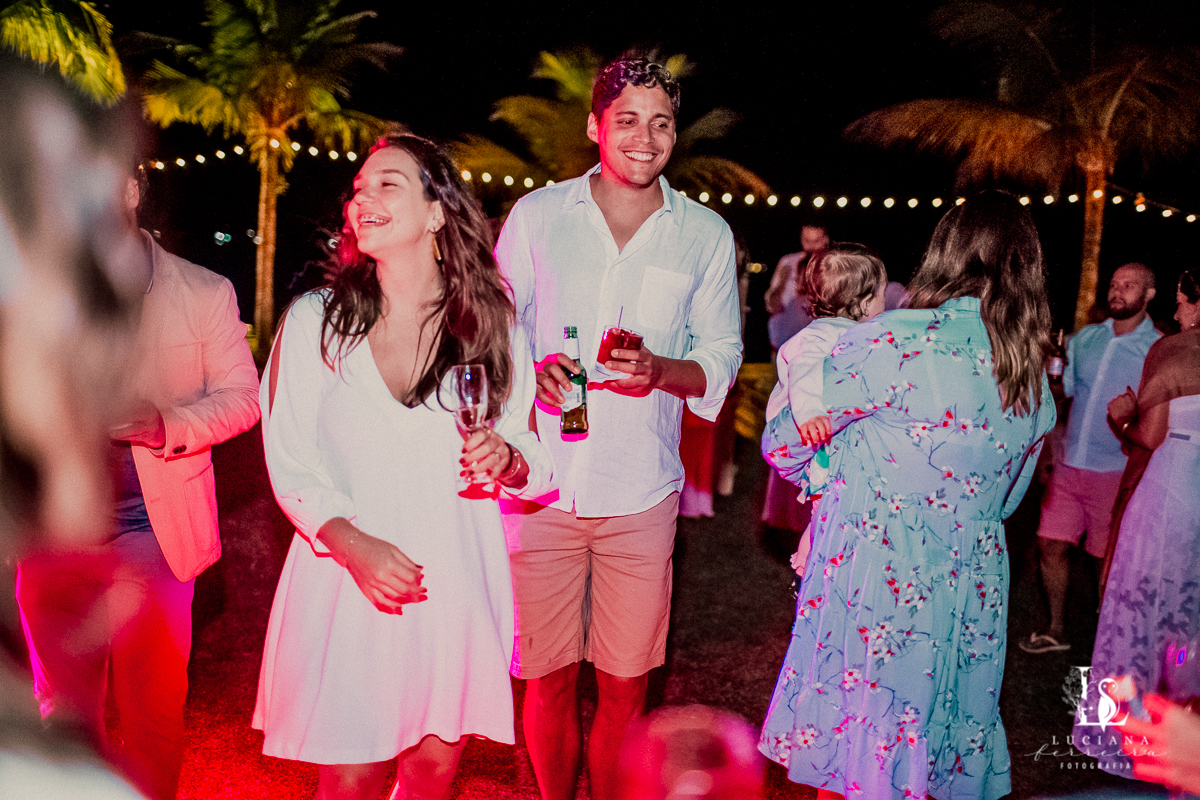 Casamento na praia. Saco do Mamanguá, Paraty. Casamento lindo de mulheres.