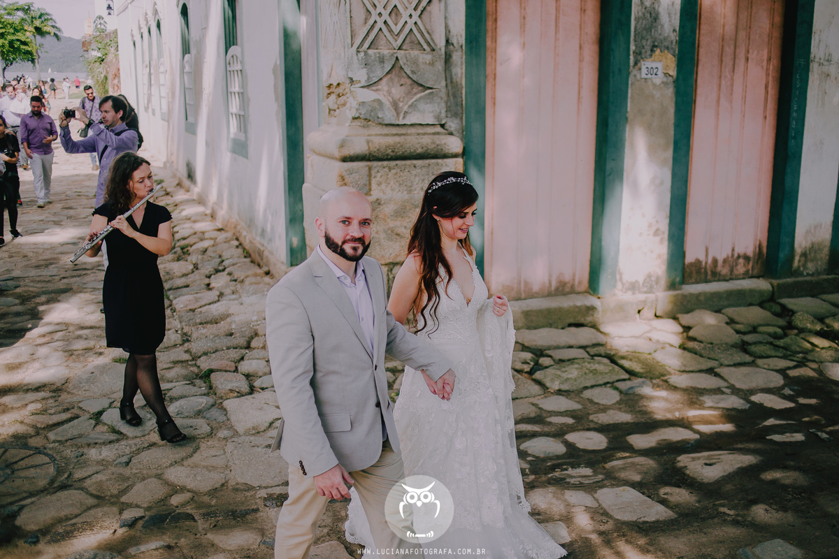 Casamento na praia. Casamento em Paraty. Casamento com lual em Paraty