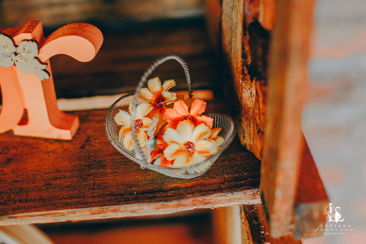 Casamento no campo com decoração rústica e artesanal