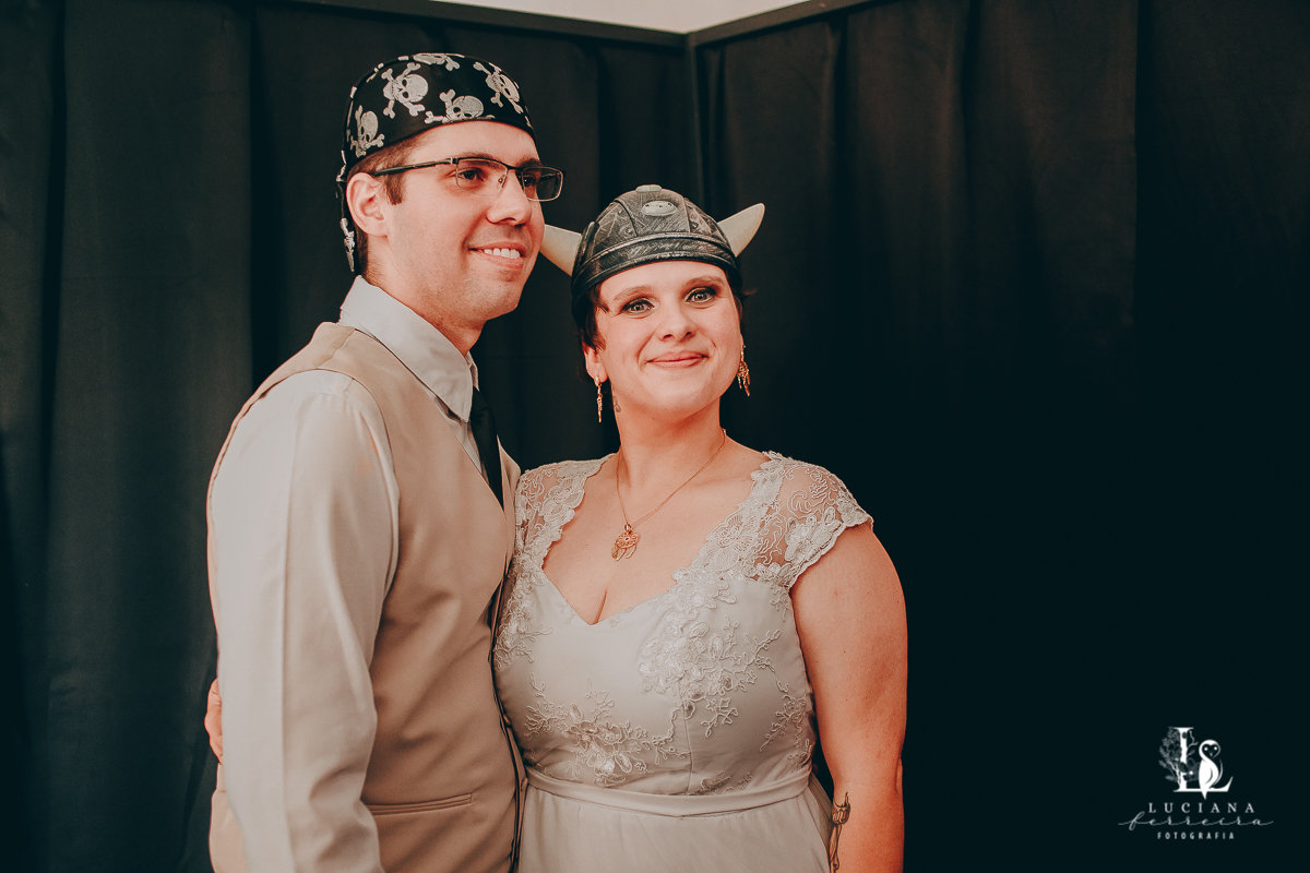 Casamento no campo com decoração rústica e artesanal