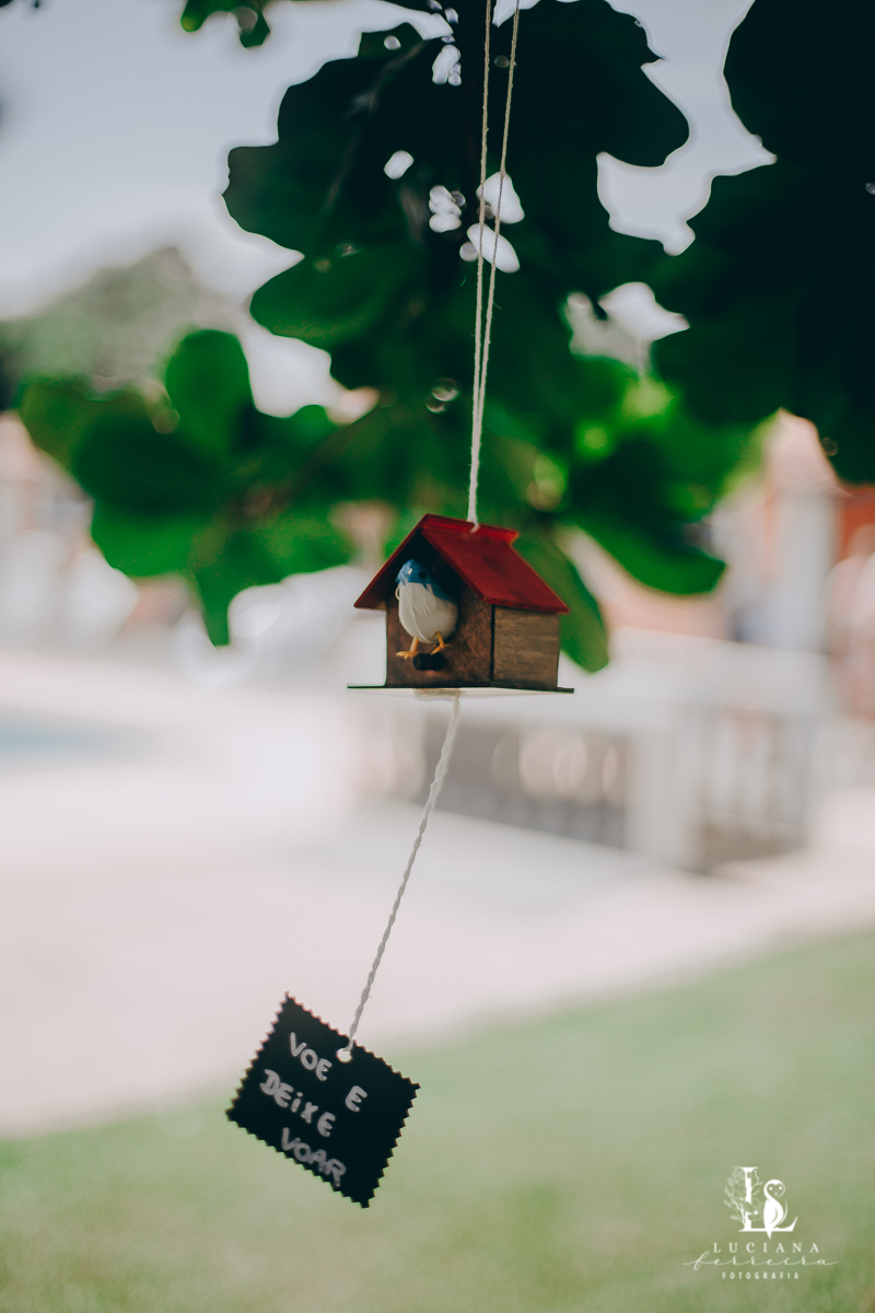 Casamento no campo com decoração rústica e artesanal