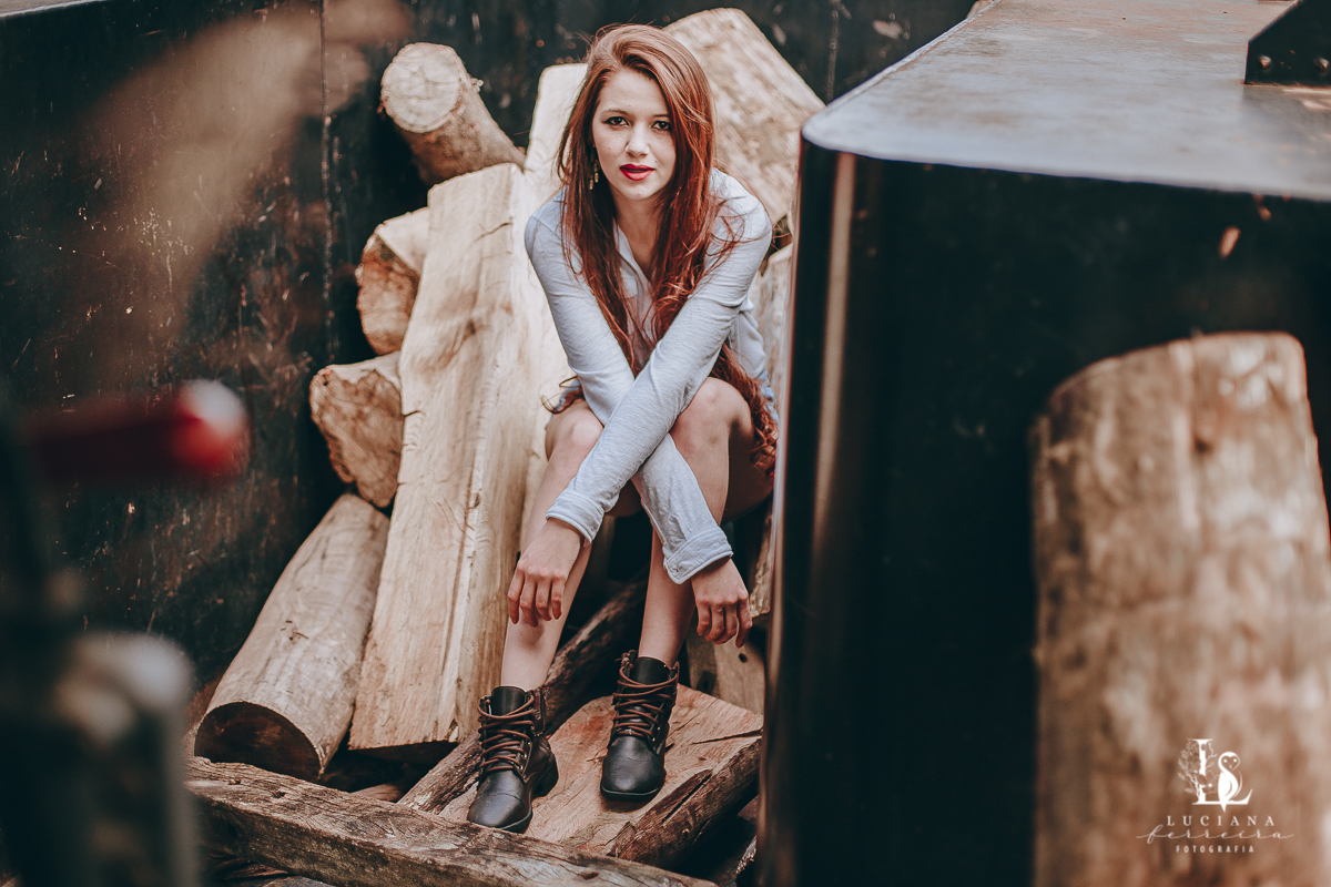 Ensaio feminino na Estação de São Roque. Ruiva.