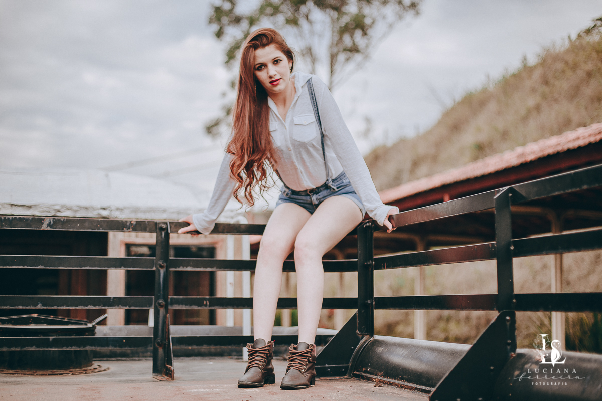 Ensaio feminino na Estação de São Roque. Ruiva.