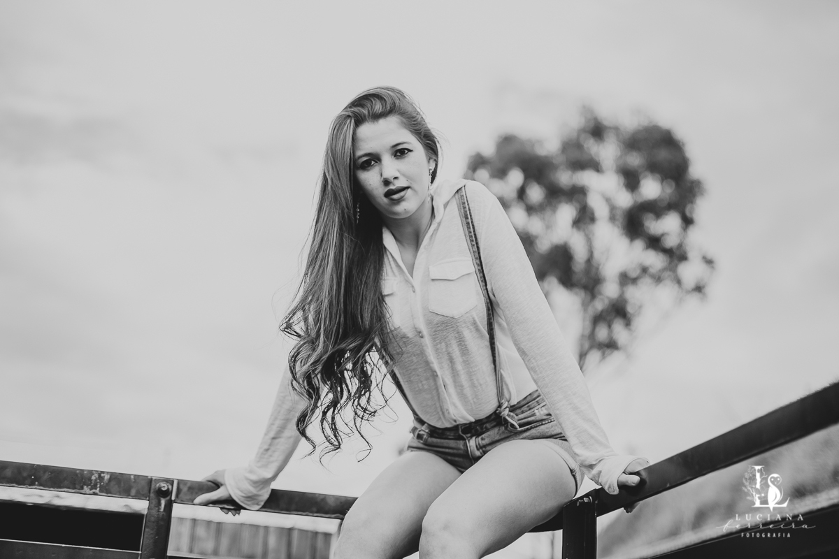 Ensaio feminino na Estação de São Roque. Ruiva.