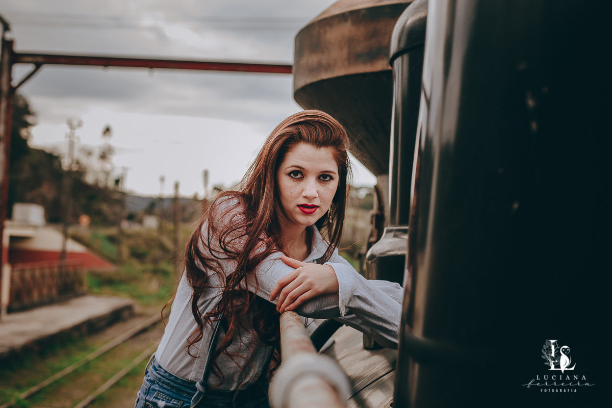 Ensaio feminino na Estação de São Roque. Ruiva.