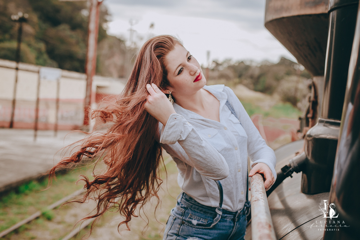 Ensaio feminino na Estação de São Roque. Ruiva.