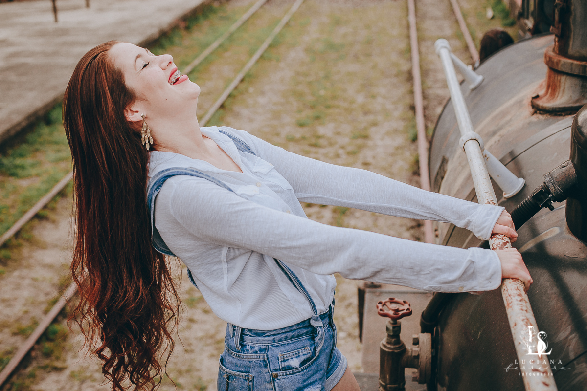 Ensaio feminino na Estação de São Roque. Ruiva.