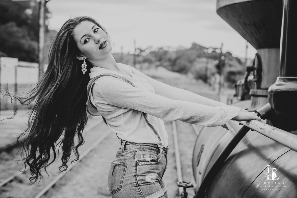 Ensaio feminino na Estação de São Roque. Ruiva.