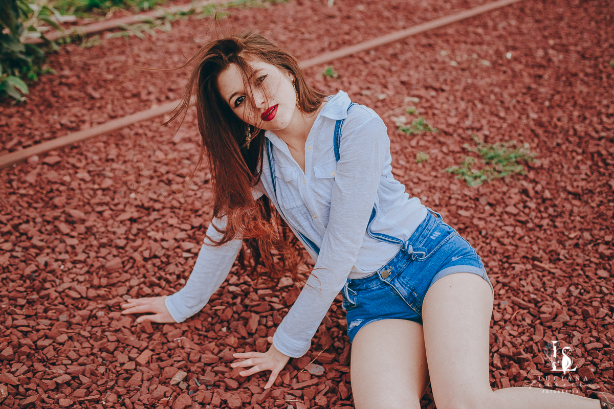 Ensaio feminino na Estação de São Roque. Ruiva.