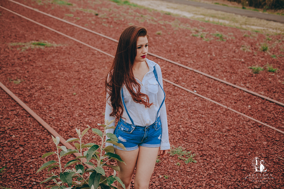 Ensaio feminino na Estação de São Roque. Ruiva.