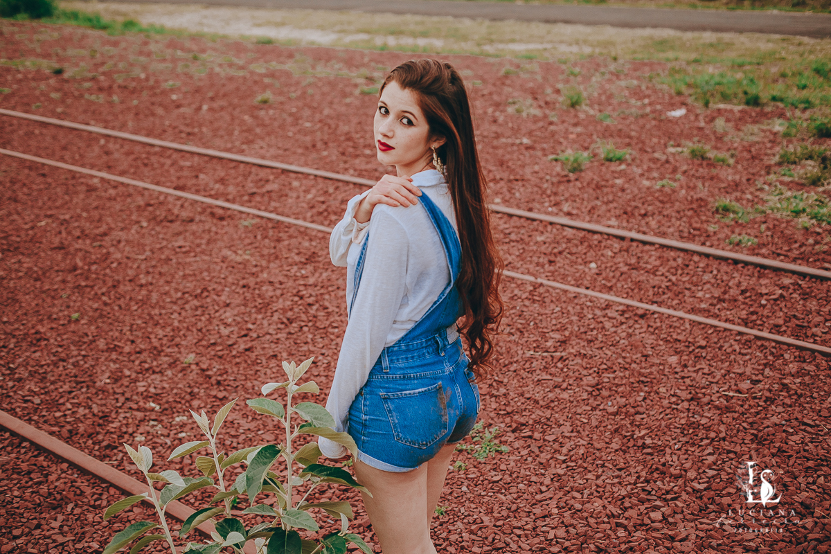 Ensaio feminino na Estação de São Roque. Ruiva.