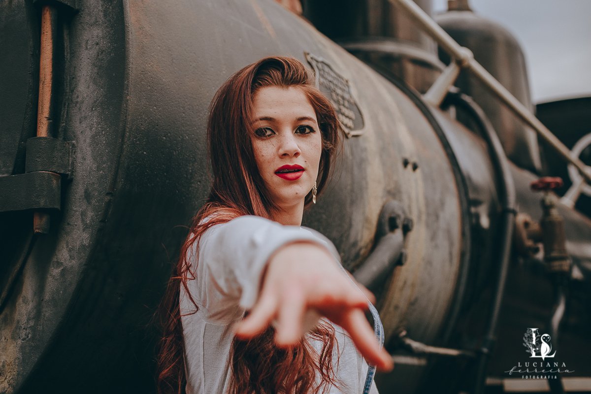 Ensaio feminino na Estação de São Roque. Ruiva.