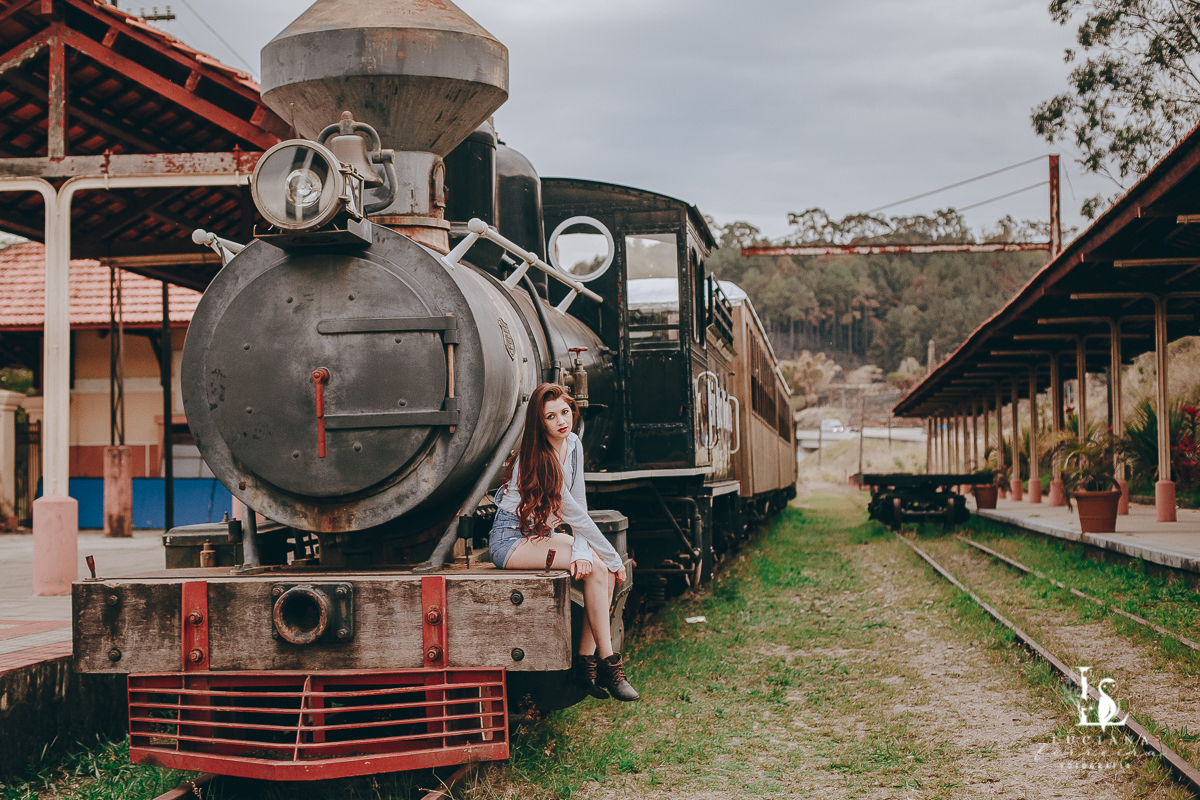 Ensaio feminino na Estação de São Roque. Ruiva.