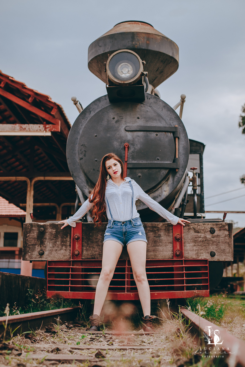 Ensaio feminino na Estação de São Roque. Ruiva.