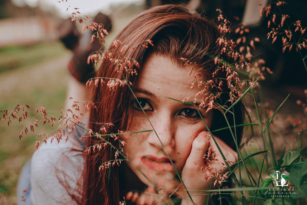 Ensaio feminino na Estação de São Roque. Ruiva.