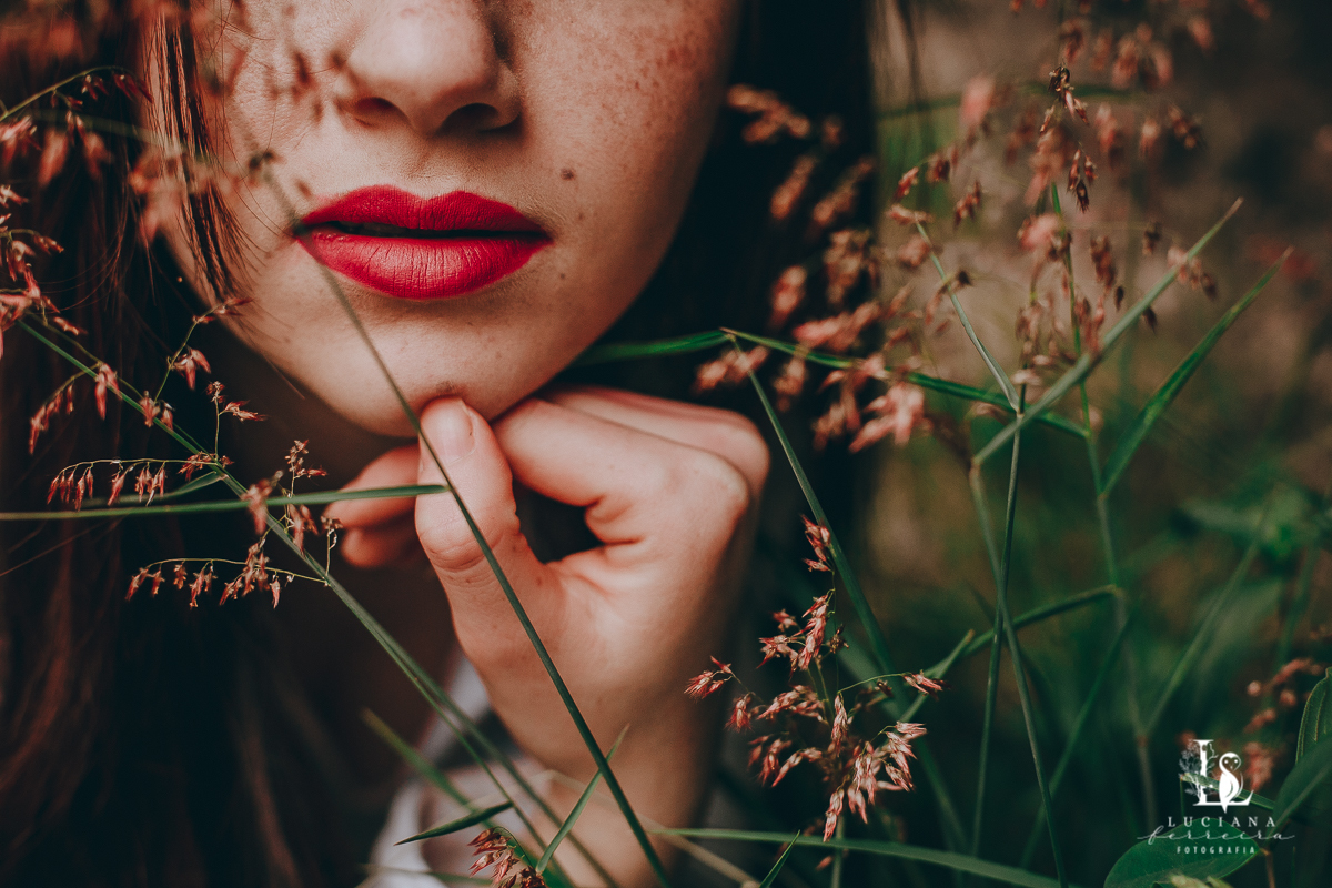 Ensaio feminino na Estação de São Roque. Ruiva.