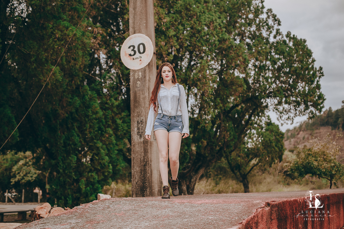 Ensaio feminino na Estação de São Roque. Ruiva.